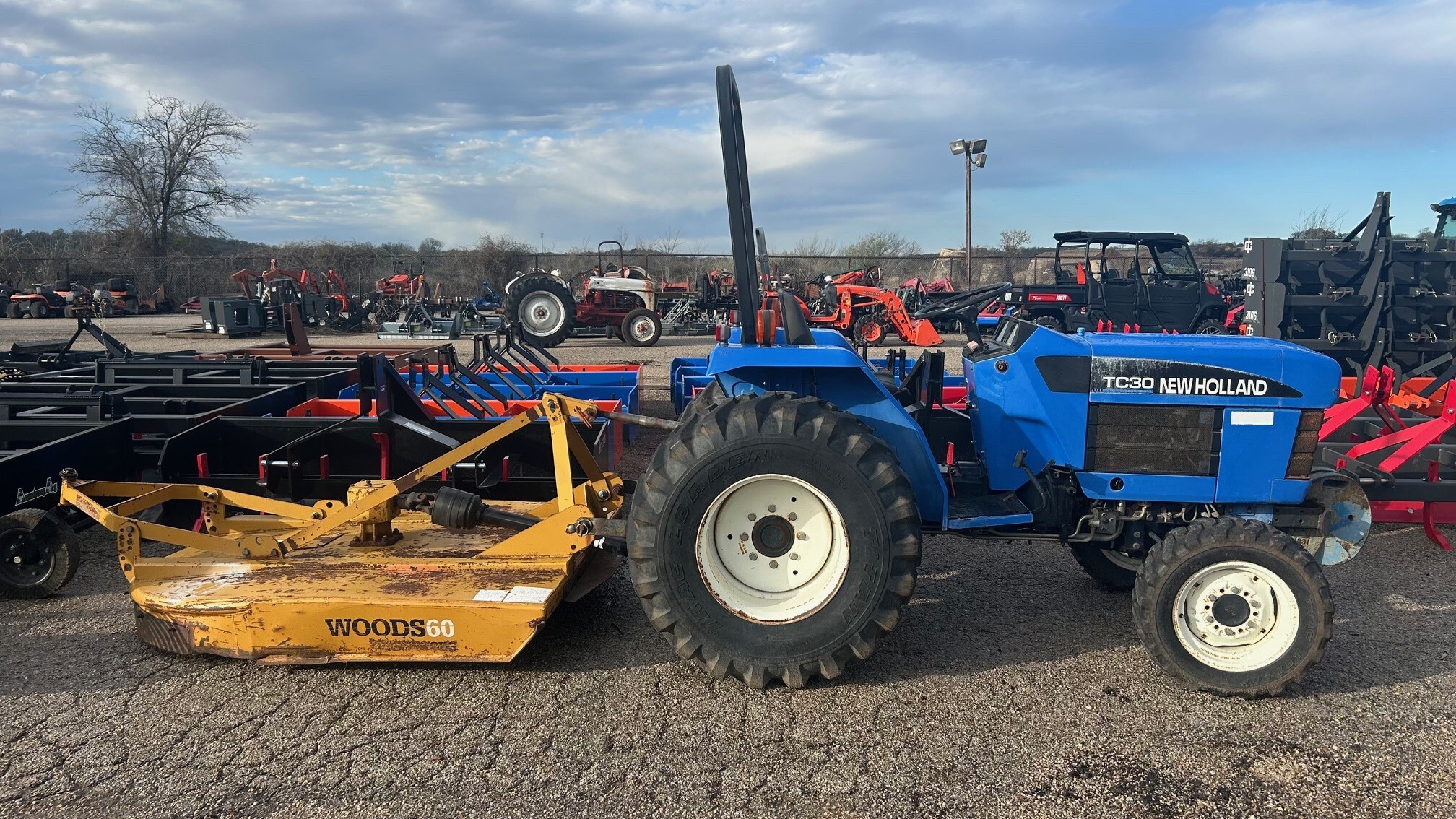 1989 NEW HOLLAND TC30 in Fort Worth, TX
