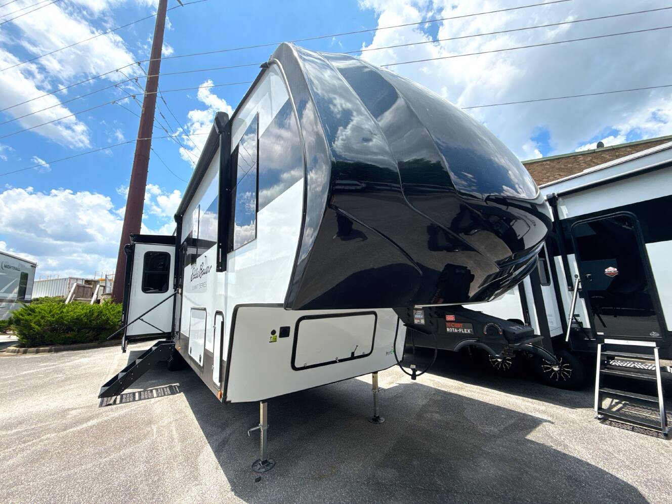 A photo of this 2027 Dutchmen EDDIE BAUER SUMMIT 3511RK