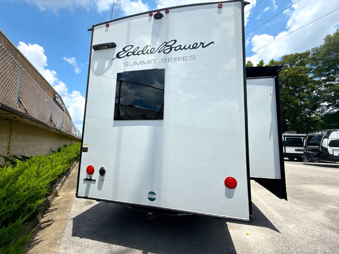 A photo of this 2027 Dutchmen EDDIE BAUER SUMMIT 3511RK