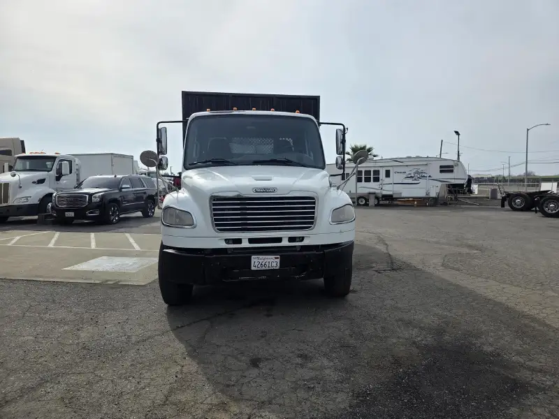 2014 FREIGHTLINER BUSINESS CLASS M2 106