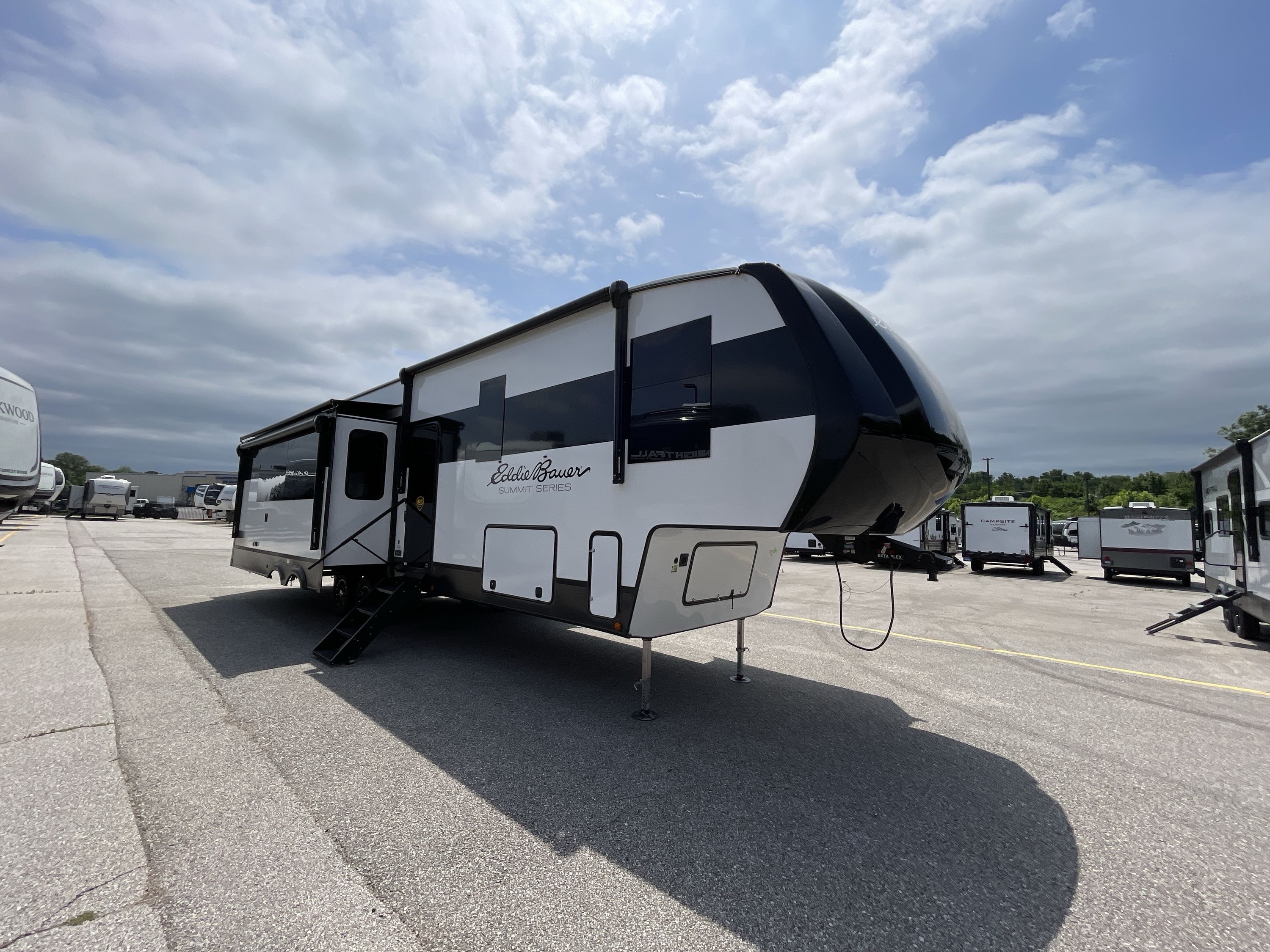 2027 Dutchmen EDDIE BAUER SUMMIT 3511RK in wentzville MO