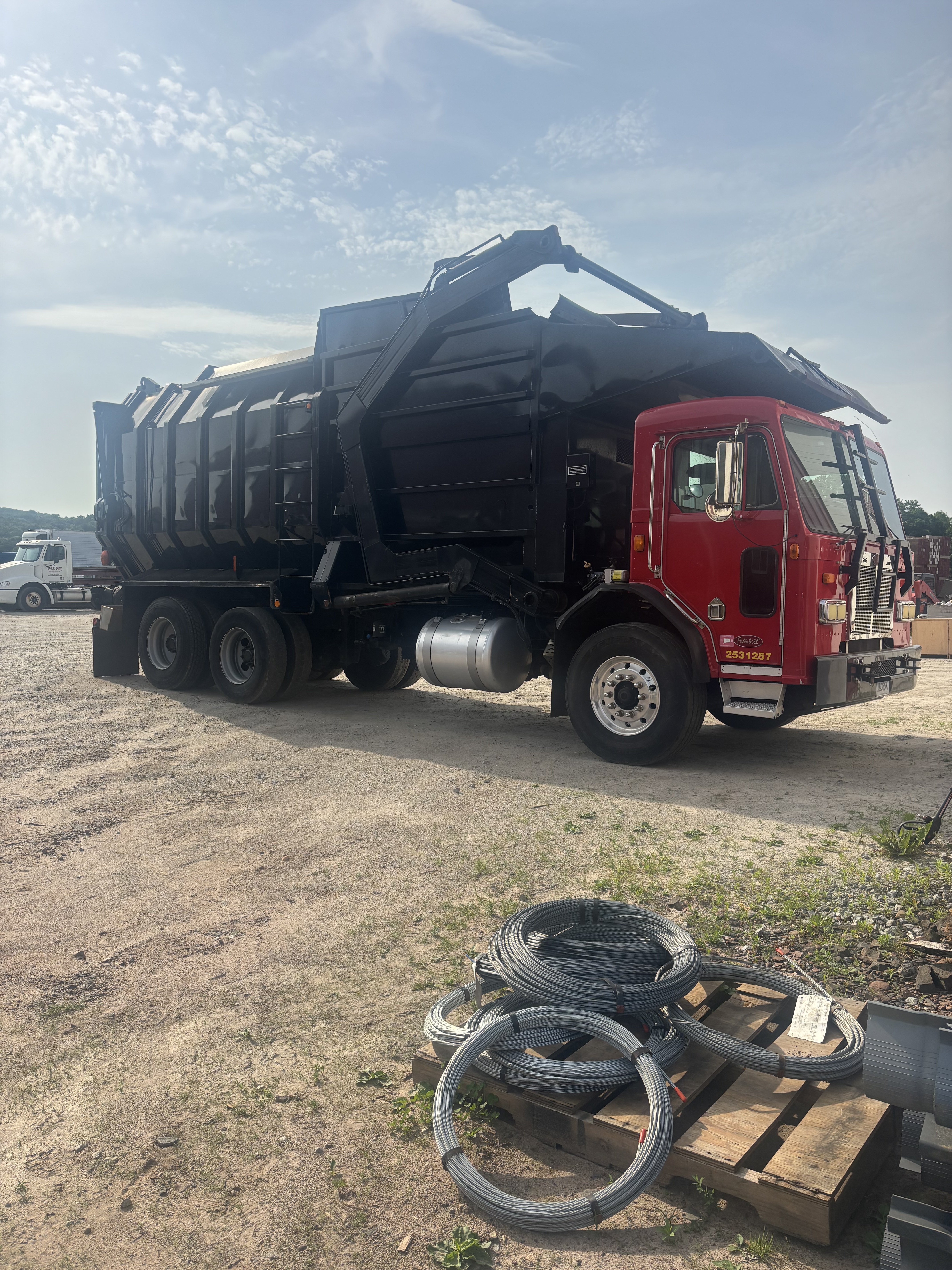 2003 PETERBILT 320 HYBRID HYBRID in Ellington, CT