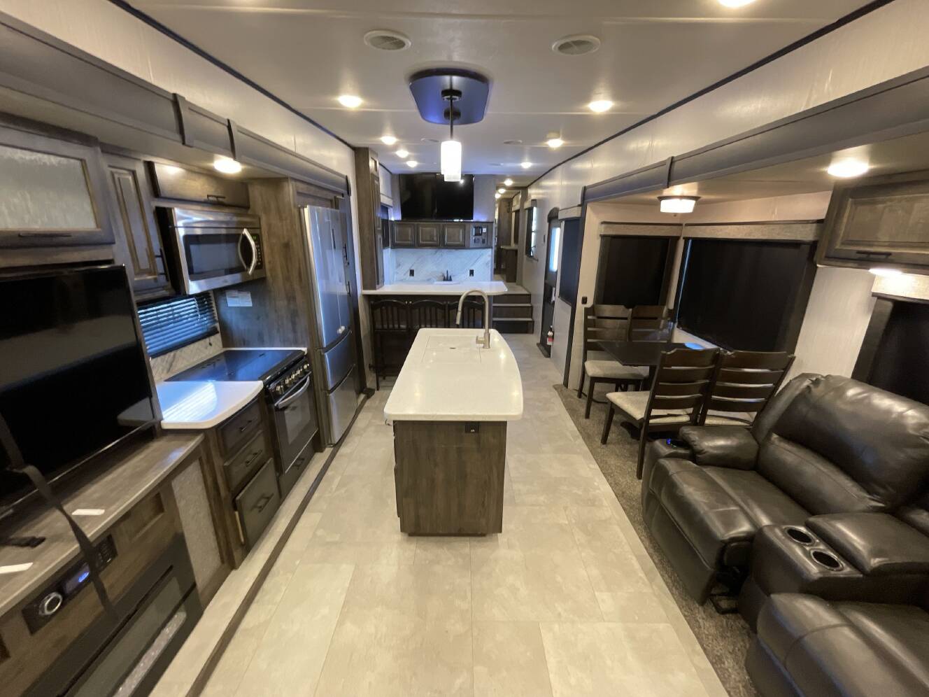 A photo of this 2021 Heartland ELKRIDGE 37BAR