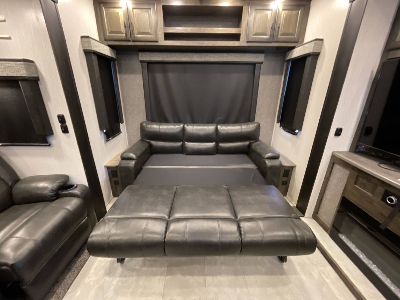 A photo of this 2021 Heartland ELKRIDGE 37BAR