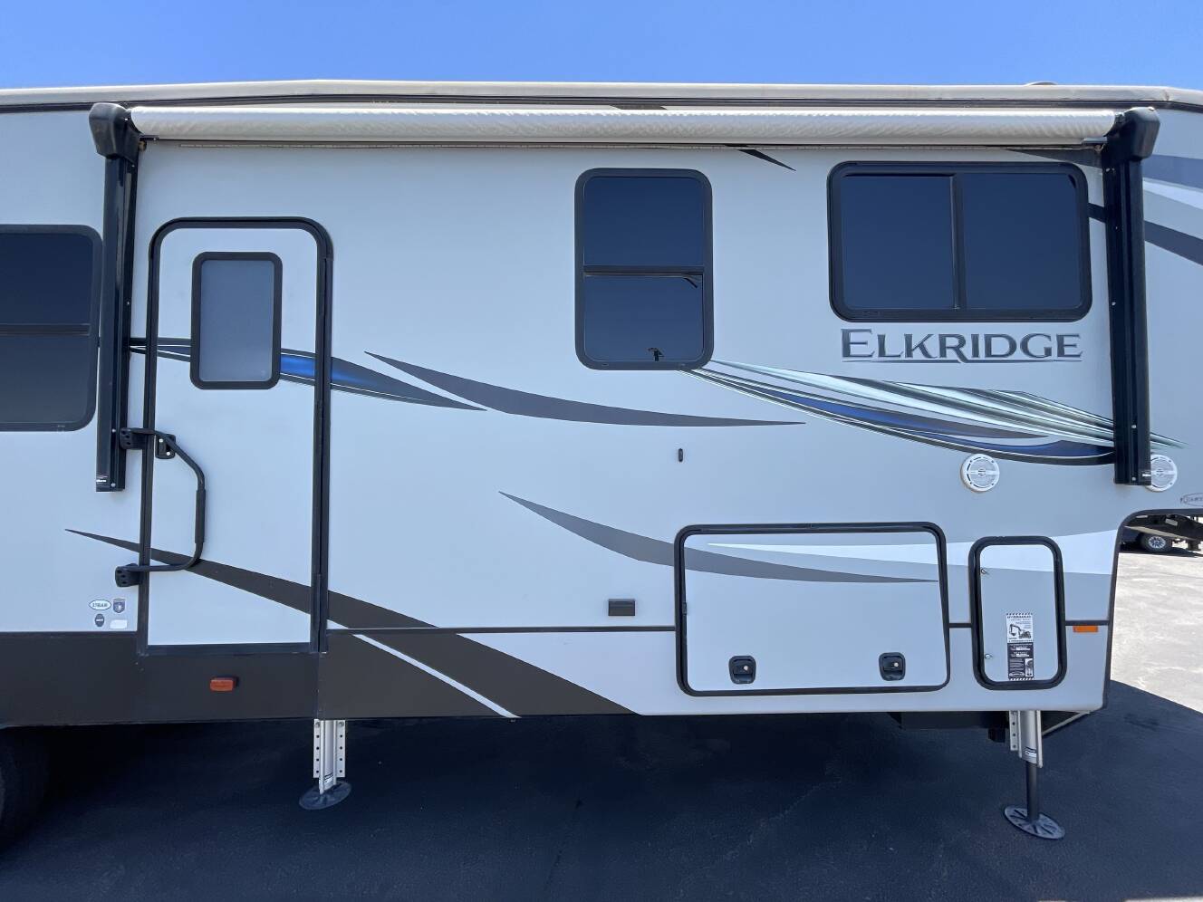 A photo of this 2021 Heartland ELKRIDGE 37BAR