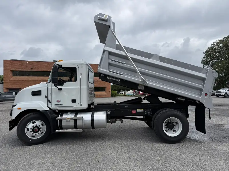 2026 MACK MD6
