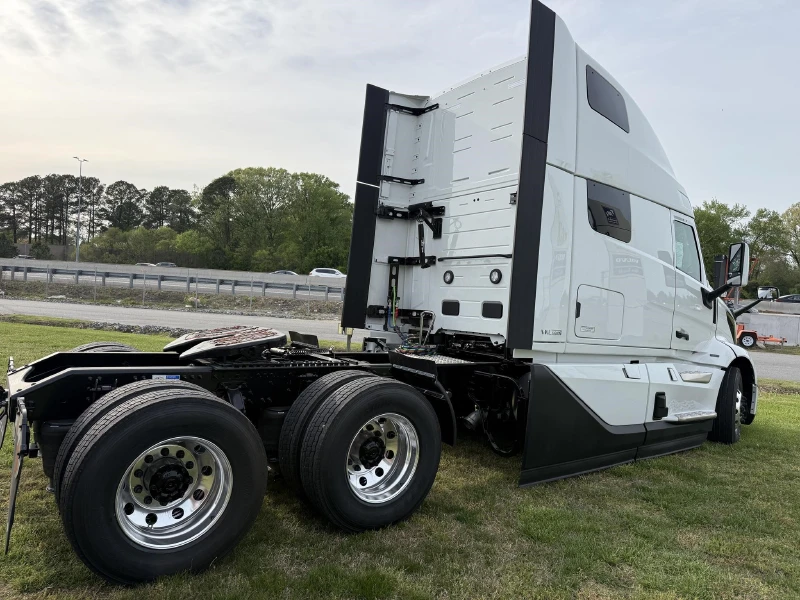 2027 VOLVO VNL64T860
