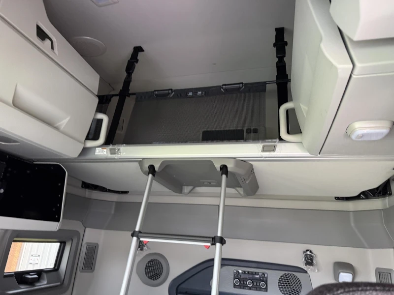 2027 VOLVO VNL64T860