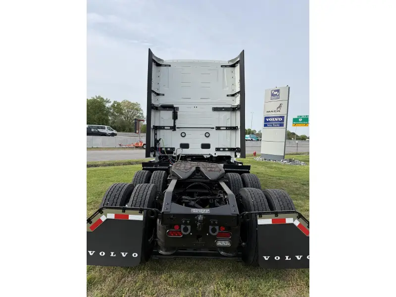 2027 VOLVO VNL64T860