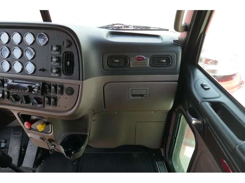 2020 PETERBILT 389