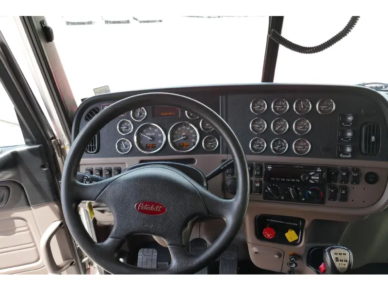 2020 PETERBILT 389