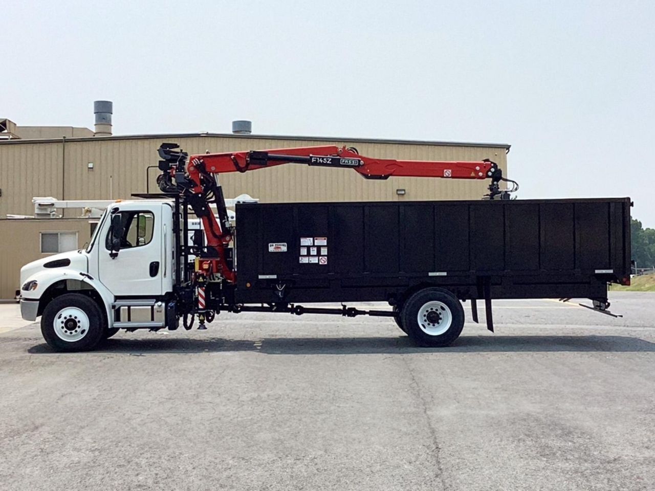2023 FREIGHTLINER BUSINESS CLASS M2 106 in Tampa, FL