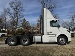 2026 VOLVO VNR64T300