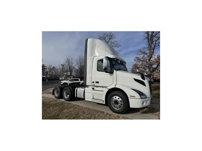2026 VOLVO VNR64T300