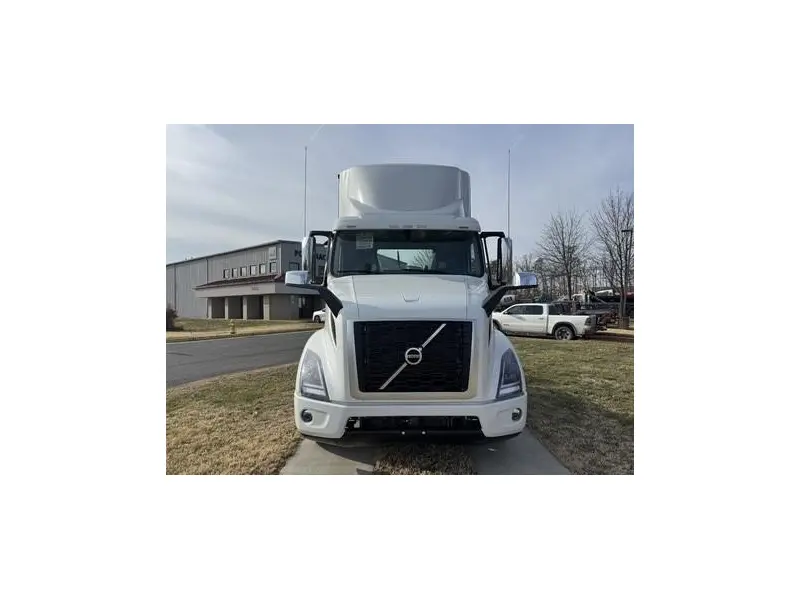 2026 VOLVO VNR64T300