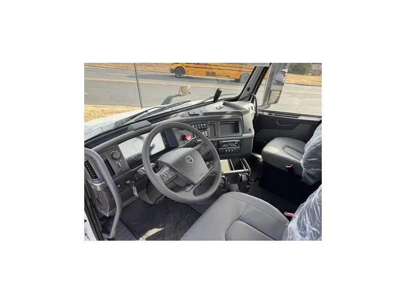 2026 VOLVO VNR64T300