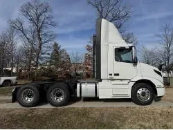2026 VOLVO VNR64T300