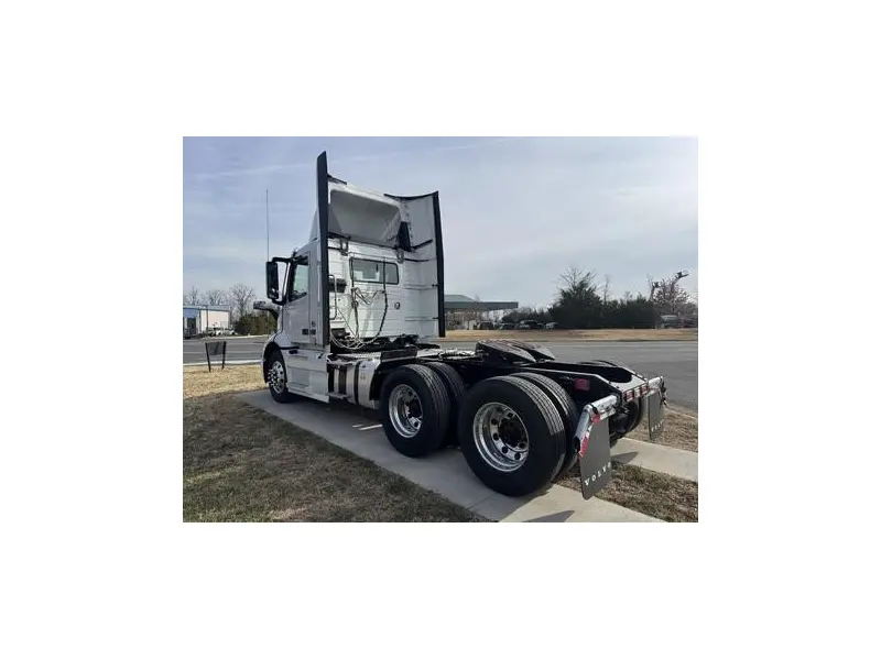 2026 VOLVO VNR64T300