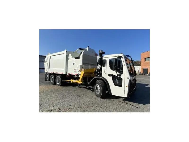 2026 MACK LR613