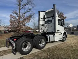 2026 VOLVO VNR64T300