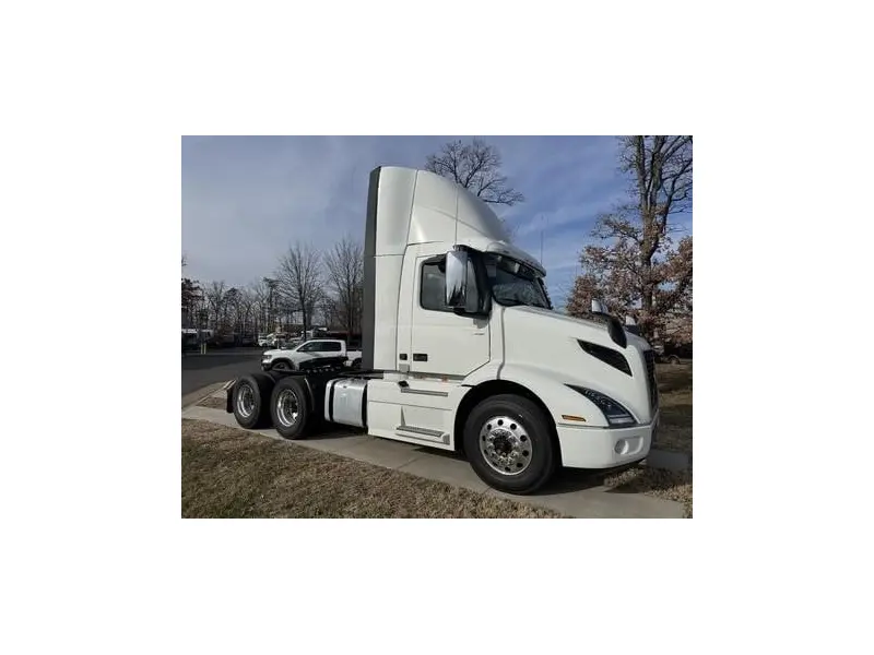 2026 VOLVO VNR64T300