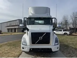 2026 VOLVO VNR64T300