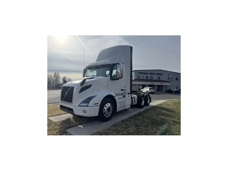 2026 VOLVO VNR64T300
