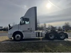 2026 VOLVO VNR64T300