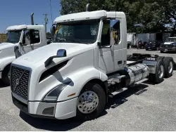 2023 VOLVO VNL64T300