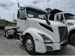 2023 VOLVO VNL64T300