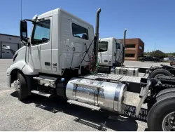 2023 VOLVO VNL64T300
