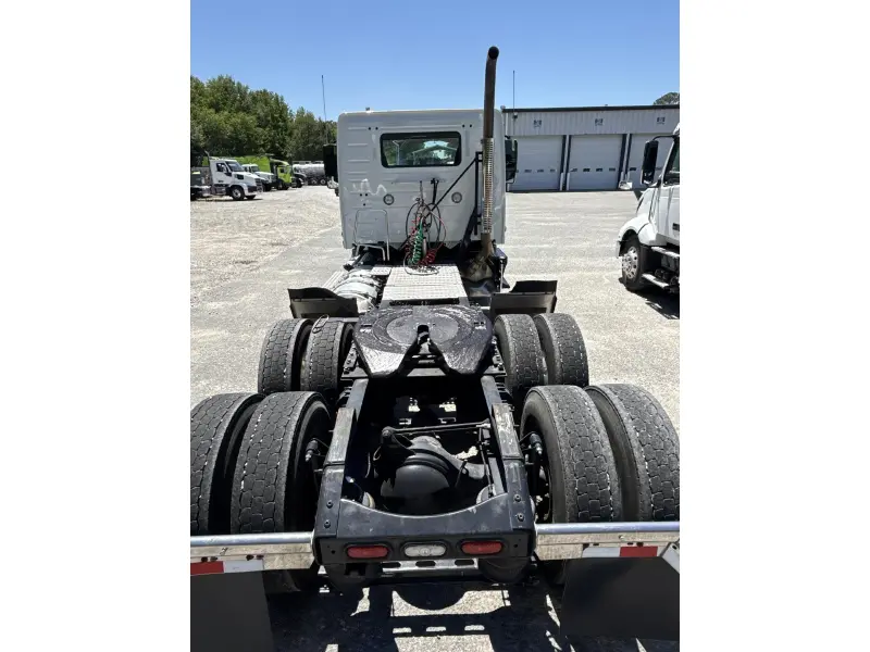 2023 VOLVO VNL64T300