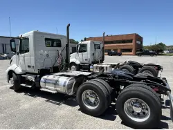 2023 VOLVO VNL64T300