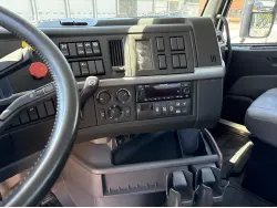 2023 VOLVO VNL64T300