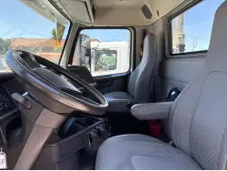 2023 VOLVO VNL64T300