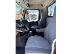 2023 VOLVO VNL64T300
