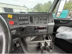 2023 VOLVO VNL64T300