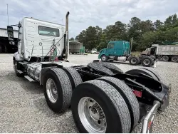 2023 VOLVO VNL64T300