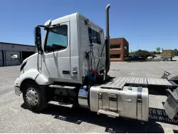 2022 VOLVO VNL64T300