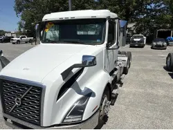 2022 VOLVO VNL64T300