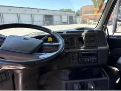 2022 VOLVO VNL64T300