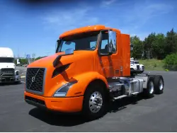 2022 VOLVO VNR64T300