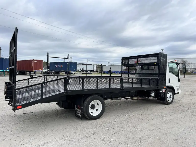 2026 ISUZU NPR HD