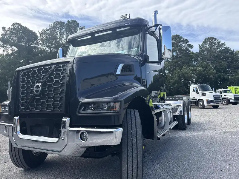 2027 VOLVO VHD64FT300
