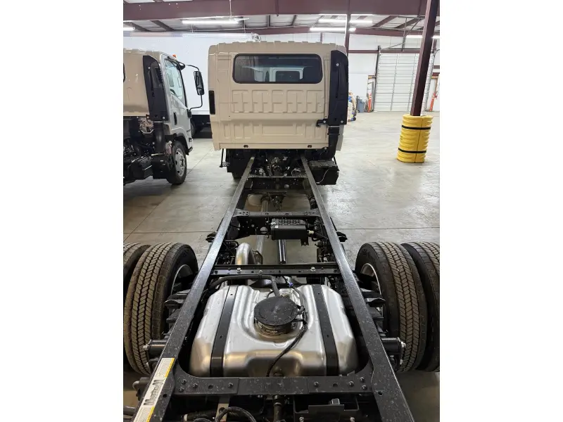 2027 ISUZU NPR HD
