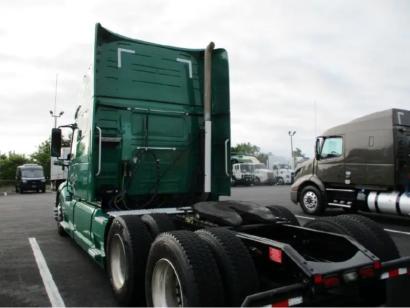 2020 VOLVO VNL64T760