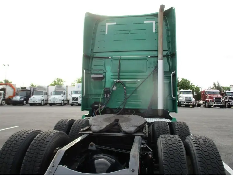2020 VOLVO VNL64T760