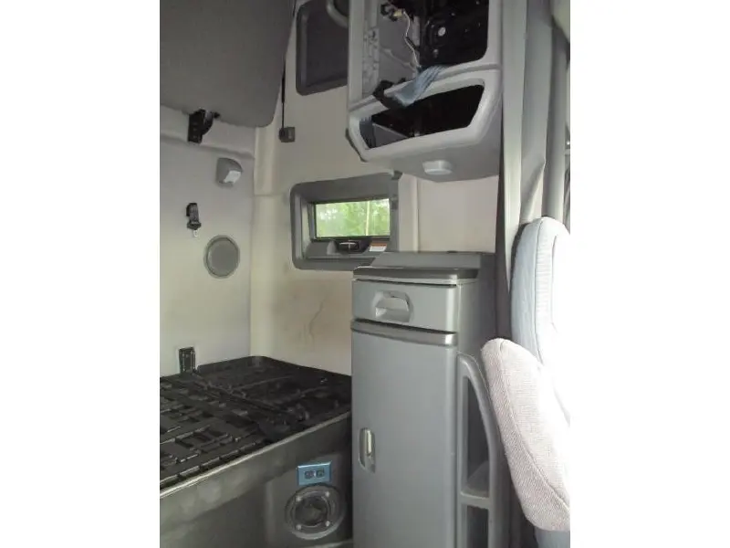 2020 VOLVO VNL64T760