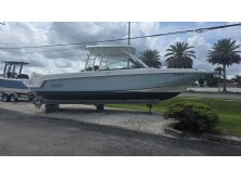 Boston Whaler 330 Vantage Review image