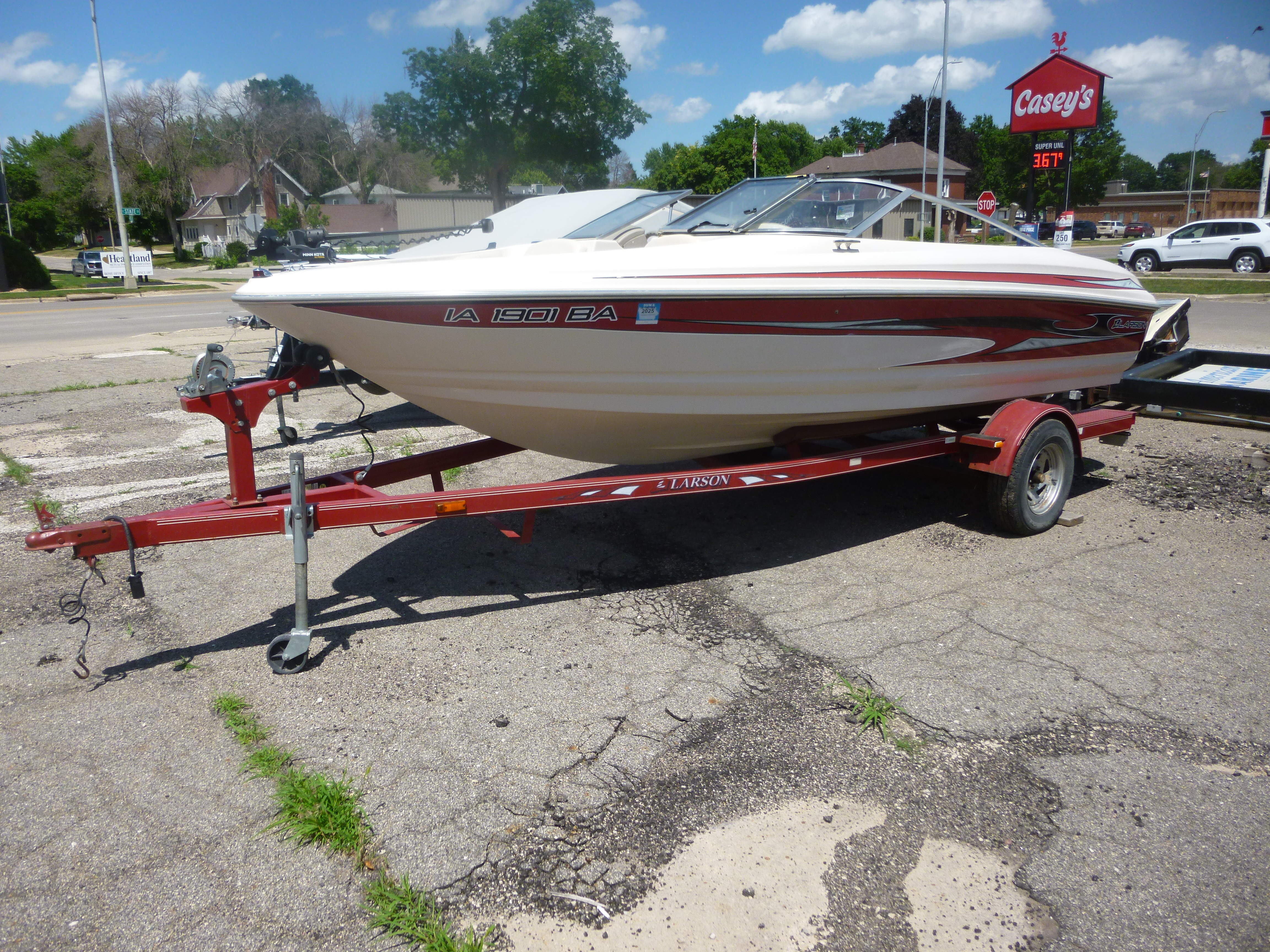 2001 Larson SEI 180 BR in algona IA